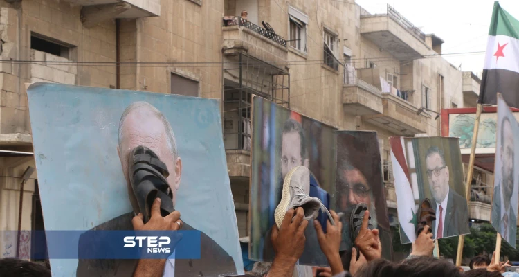 "الثورة ما ماتت"شعار جديد بمظاهرات خرجت اليوم في مدينة إدلب ..تأكيداً على استمرار الثورة
