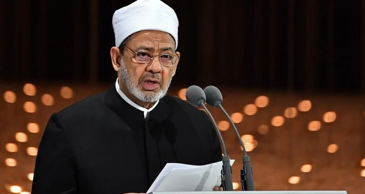 شيخ الأزهر يُطلق وصفاً على من يحرم تهنئة المسيحيين بأعيادهم