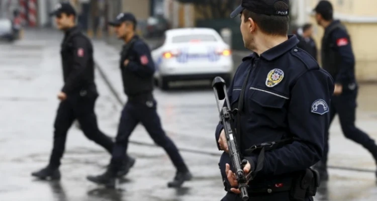 تركيا ترحّل قياديين اثنين سابقين في صفوف المعارضة وتحرير الشام تعتقلهما