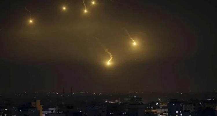 إعلام النظام السوري يعلن تصدي الدفاعات الجوية لأهداف معادية في ريف حمص الشرقي