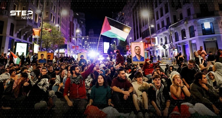 شاهد بالصور: اعتراض إسرائيلي لأسطول مؤيد للفلسطينيين يثير احتجاجات وطرد دبلوماسيين ودعوات للإضراب