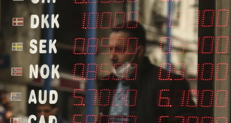 أزمة الليرة.. مؤشر آخر يشهد تراجعاً قياسياً في تركيا