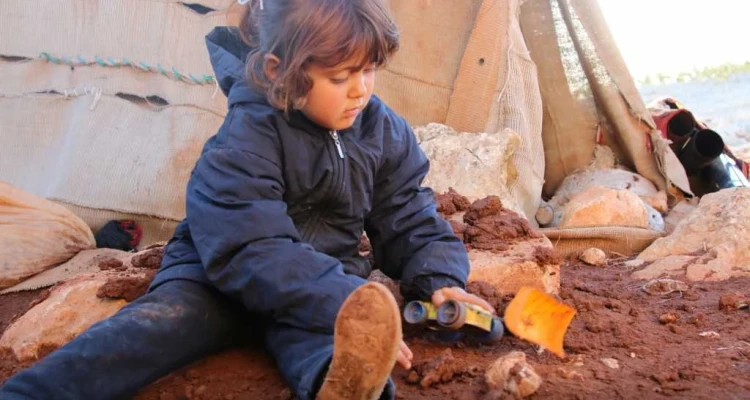 عائلة "أبو جاسم" وضع إنساني متفاقم، وغياب للمنظمات الإنسانيّة بريف حلب!!