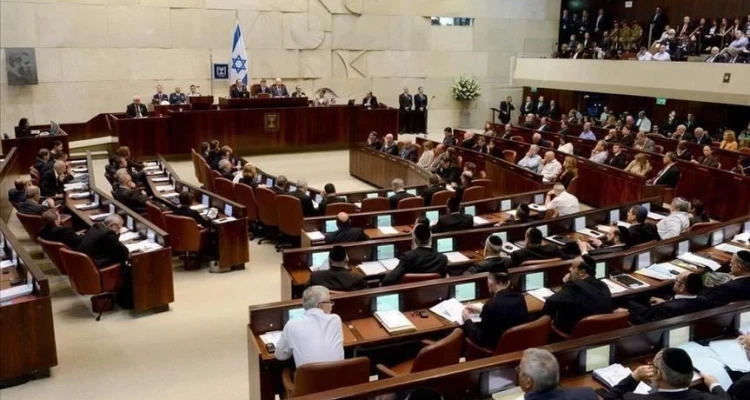 الكنيست ينتخب رئيساً جديداً له ويمنح الثقة للحكومة الإسرائيلية الجديدة