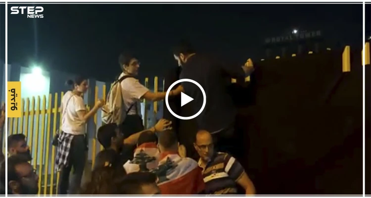 فيديو || احتجاجًا على قطعها المستمر.. المتظاهرون يغطون شركة كهرباء لبنان بالأسود