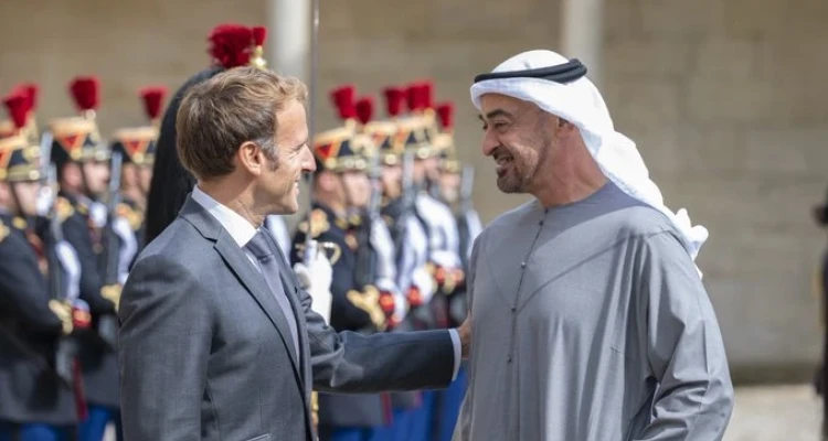 ماكرون من الإمارات.. نأمل بحل الأزمة في لبنان خلال ساعات