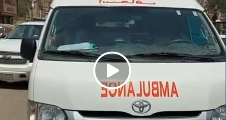 بالفيديو|| بعد احتلاله المركز الأول عربياً بعدد إصابات كورونا.. سيارات الإسعاف تنادي مواطني مدينة عراقية