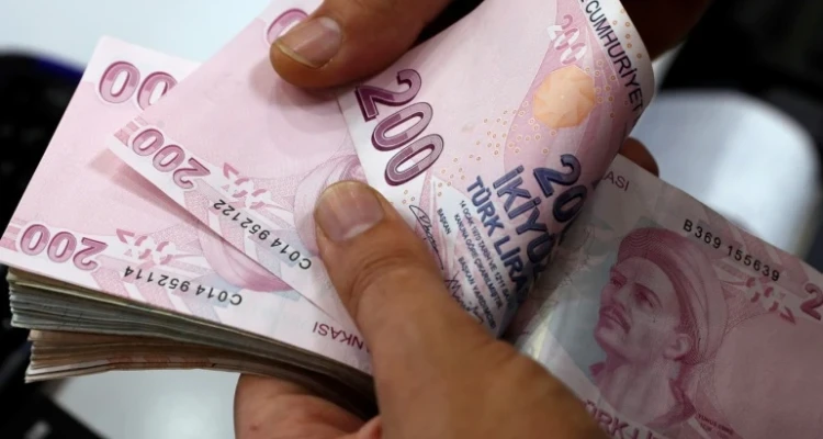 الليرة التركية تسجل تراجعاً تاريخياً كبيراً أمام الدولار الأمريكي