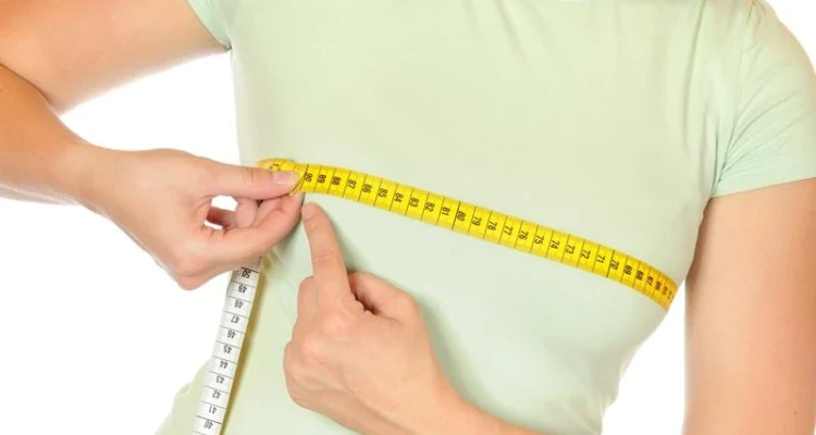 تجميل الصدر لدى النساء..الأسباب والأنواع والتكلفة مع المخاطر والآثار الجانبية