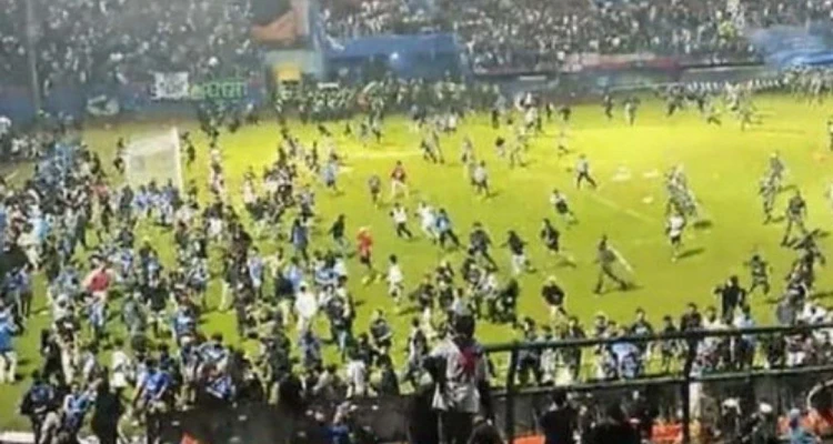 مقتل 12 شخصاً على الأقل في تدافع بملعب بمدغشقر (فيديو)