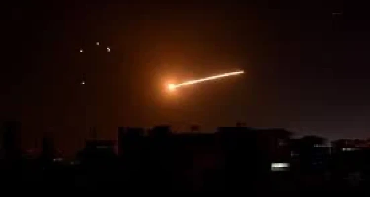 الدفاعات الجوية السورية تتصدى لعدوان إسرائيلي في سماء حلب