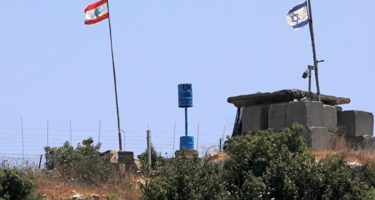 بالفيديو || تحرك إسرائيلي على الحدود مع لبنان.. استنفار كبير وإلقاء قنابل ضوئية