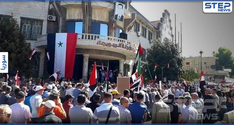 بالتهديد والوعيد.. النظام السوري يخرج مسيرات مؤيدة بالسويداء متفقداً الغياب بالأسماء (فيديو)