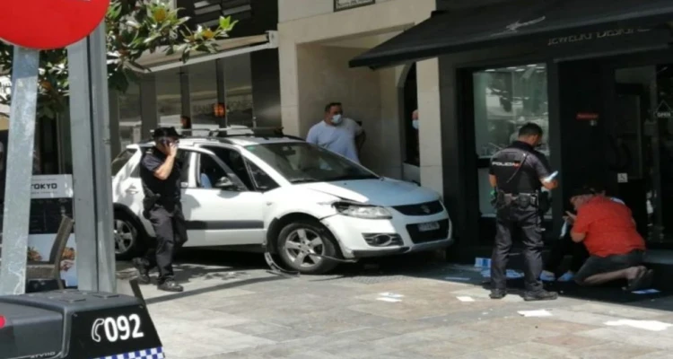 سيارة قس تدهس عدداً من المارة في مدينة ماربلا الإسبانية وتخلّف عشرات الإصابات