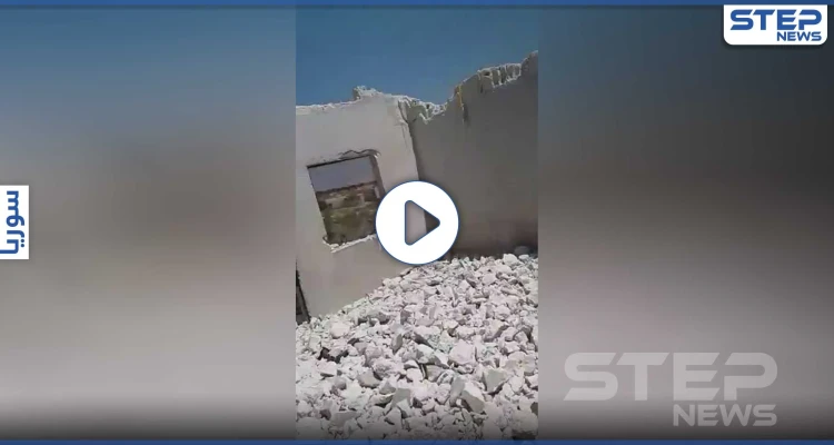 بالفيديو|| مشاهد لهدم قوات النظام السوري المنازل السكنية بريف إدلب الجنوبي وسرقة الحديد والحجارة منها