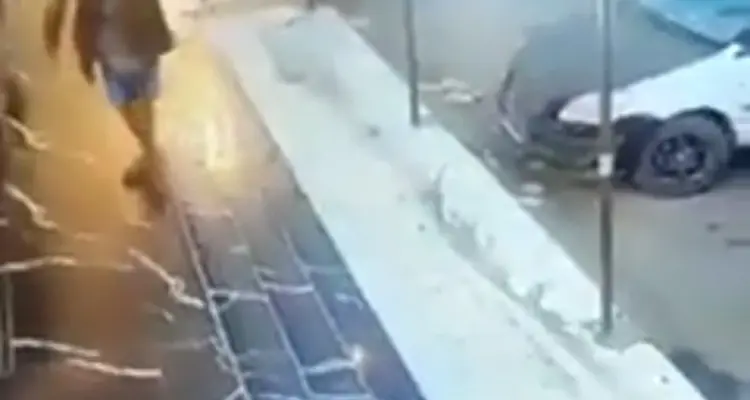 بالفيديو|| قيادي حوثي يقتل شخصين بأحد شوارع صنعاء ويصيب آخرين ثم يدخل فندقاً "لمضغ القات": أخبار
