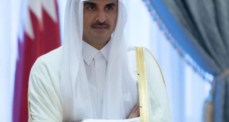 أمير قطر يستقبل وزيري الخارجية والدفاع الأمريكيين ويتسلّم منهما رسالةً بعثها بايدن