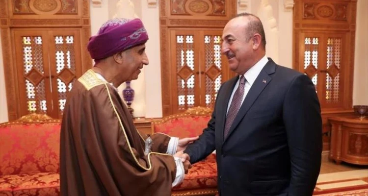 وزير الخارجية التركي يصل سلطنة عُمان ويؤكد دعم بلاده لمساعيها