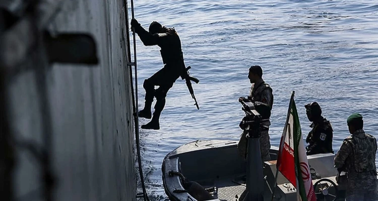 فيتنام تعلن عن مفاوضات مع إيران بخصوص ناقلة النفط وقائد الحرس الثوري يؤكد هزيمة أمريكا في بحر عمان
