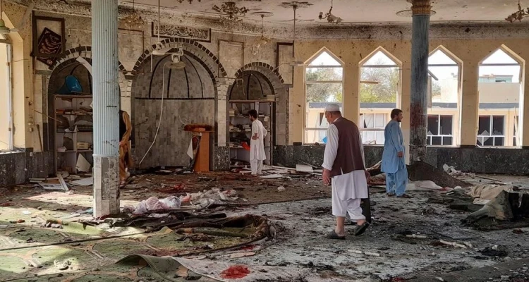 تفجير يستهدف مسجداً للطائفة الشيعية في مدينة قندهار الأفغانية يوقع قتلى وجرحى (فيديو)
