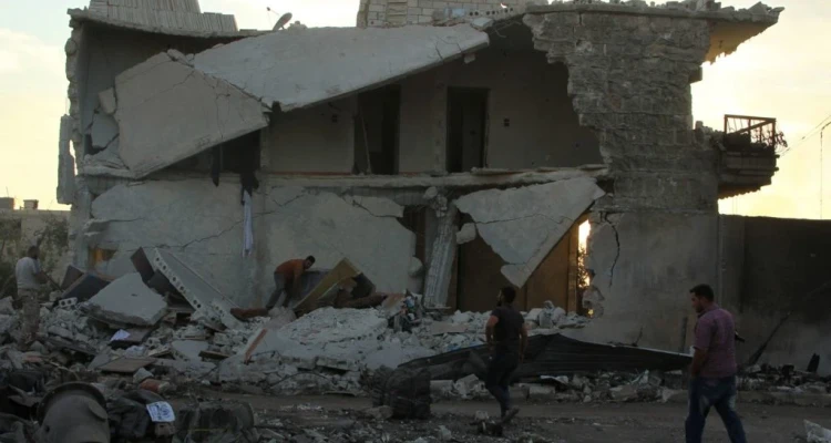 مباني حلب الشرقية تنهار ومسؤولو المدينة " أُذن من طين وأُذن من عجين"
