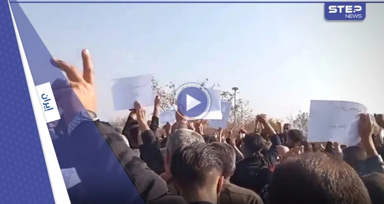 بالفيديو|| في ذكرى أربعين مهسا أميني.. محتجون يسيرون إلى ضريحها متحدين السلطات