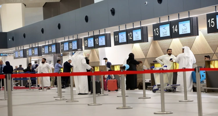 الكويت تصدر قراراً حاسماً حول دخول غير الكويتيين إلى البلاد وتوضح الأسباب