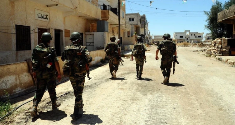 الأمن العسكري في درعا يداهم منزل أحد القياديين المهجرين إلى الشمال ومسلحون يردون