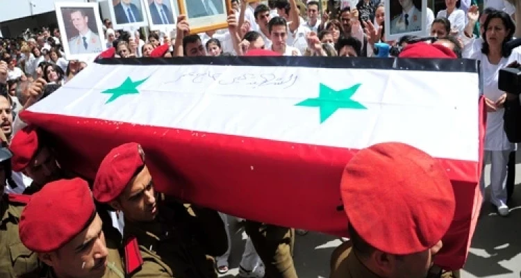 درعا تتسلم قتلى من أبنائها على جبهات إدلب، وقوّات الأسد تعثر على مستودع ذخيرة للمعارضة