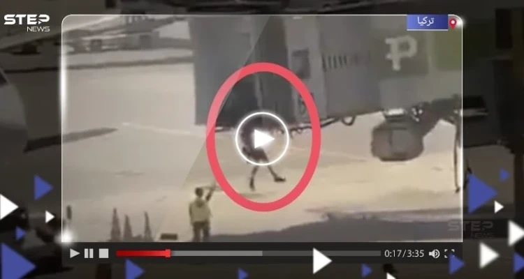 بالفيديو|| مسافران تعلقا بطائرة يسببان ضجة داخل مطارٍ تركي.. وهذا ما فعله الأمن معهما بالفيديو|| مسافران تعلقا بطائرة يسببان ضجة داخل مطارٍ تركي.. وهذا ما فعله الأمن معهما: أخبار