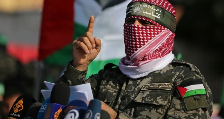 الناطق باسم كتائب القسام "أبو عبيدة" يقدم وعداً لأسرى سجن جلبوع