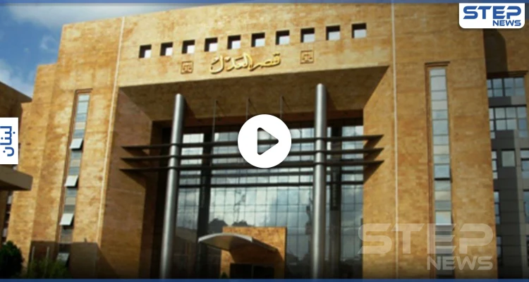 بالفيديو|| مهدداً بالانتحار.. الأمن اللبناني يقبض على ناشط حاول رمي نفسه داخل القصر العدلي