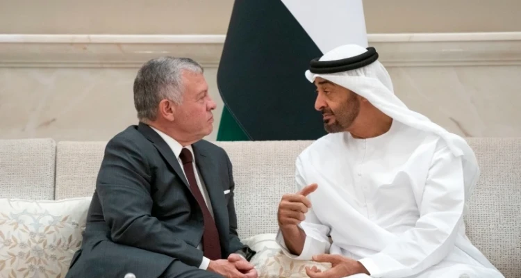 الشيخ محمد بن زايد يصل الأردن لبحث عدة قضايا والعاهل الأردني وولي عهده بمقدمة مستقبليه