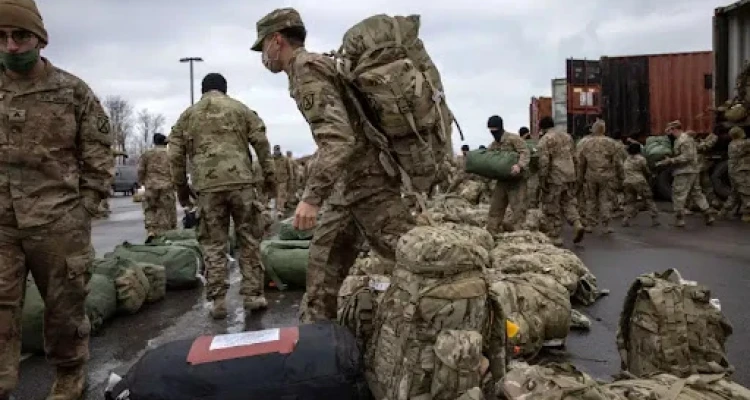 للمرة الأولى منذ انسحاب قواتها من أفغانستان.. الولايات المتحدة تنجح بإجلاء أمريكيين عبر طريق برّي