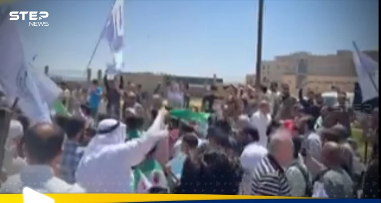 تحت اسم "جمعة الحسم".. احتجاجات بسوريا على عودة نجل رئيس مكتب الأسد المخلوع