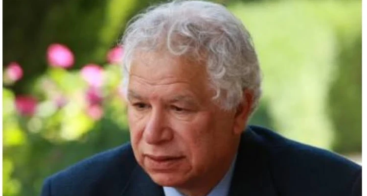 وفاة الشاعر والروائي الفلسطيني مريد البرغوثي