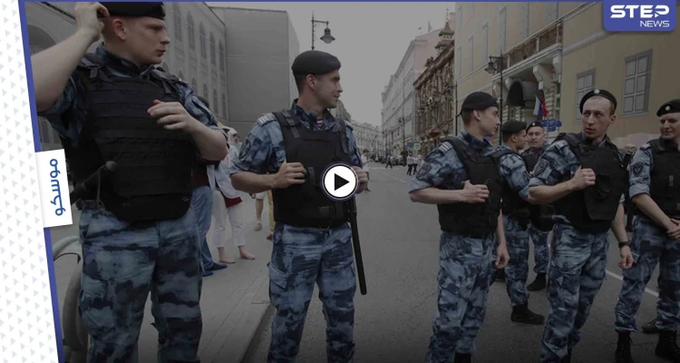 بالفيديو|| شجار جماعي عنيف بين 100 مهاجر في روسيا والشرطة تعتقل بعضهم وتنقل أخرين للعلاج