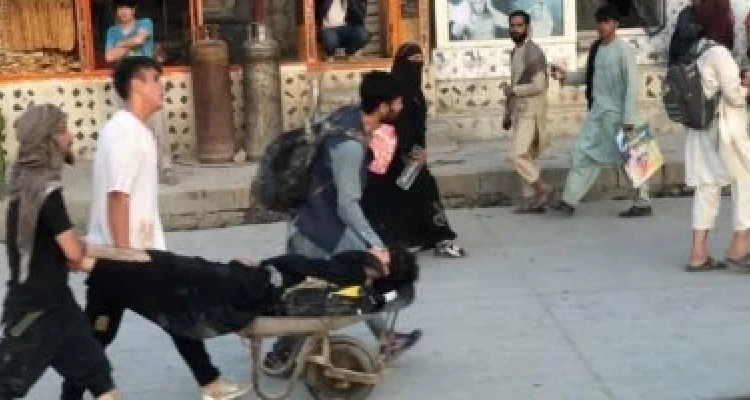 تفجيرات مطار كابل تتسبب بتأجيل اجتماع بايدن وبينيت.. بريطانيا تدعو لاجتماع طارئ وفرنسا تسحب سفيرها