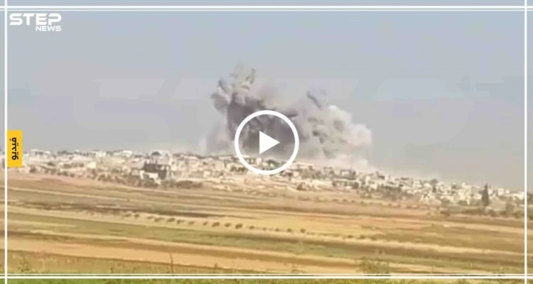 شاهد اللحظات الأخيرة للقصف الجوّي والبرّي الكثيف على قرية "الزكاة" شمالي حماة، قبيل سيطرة النظام عليها