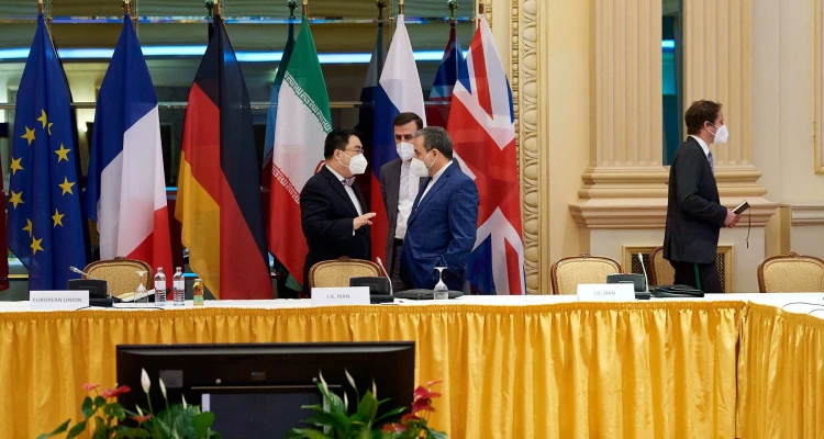 بريطانيا تبدي مخاوفها من تحركٍ إيراني.. والخارجية الروسية تكشف عن نيتها بالحصول على ضمانات من واشنطن