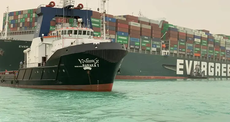 السفينة "إيفرجيفن" التي جنحت بقناة السويس تحاول عبورها مجدداً وإدارة القناة تعلن الطوارئ: أخبار