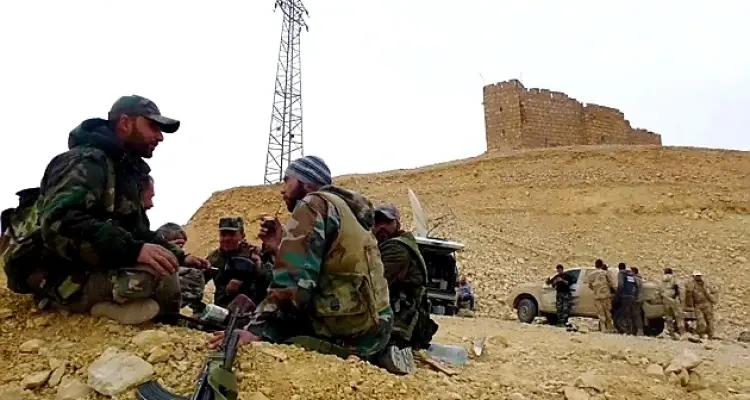 تنظيم "داعش" يشنّ هجوماً مباغتاً في دير الزور ويسيطر على جبل استراتيجي ويقترب من حقل نفطي: أخبار
