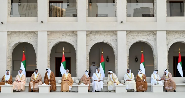 بالفيديو|| نجل ولي عهد أبو ظبي يتزوج ضمن حفل زفاف جماعي.. عروض شعبية وأهازيج تراثية