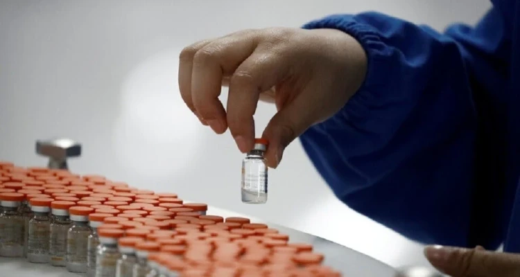150 ألف جرعة من اللقاح المضاد لفيروس كورونا يصل مطار دمشق.. تعرف على الجهة المرسلة