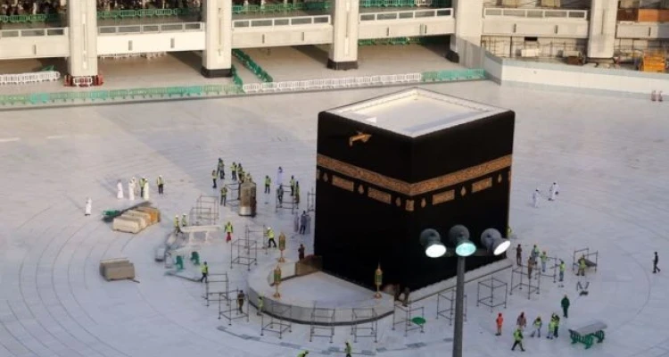 السعودية تعلّق الاعتكاف ووجبات السحور والإفطار بالمساجد في شهر رمضان
