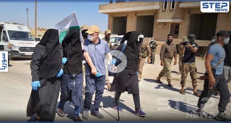 بالفيديو || نساء مقابل ضابط و"شبيحة".. عملية تبادل أسرى في ميزناز بين تحرير الشام والنظام السوري