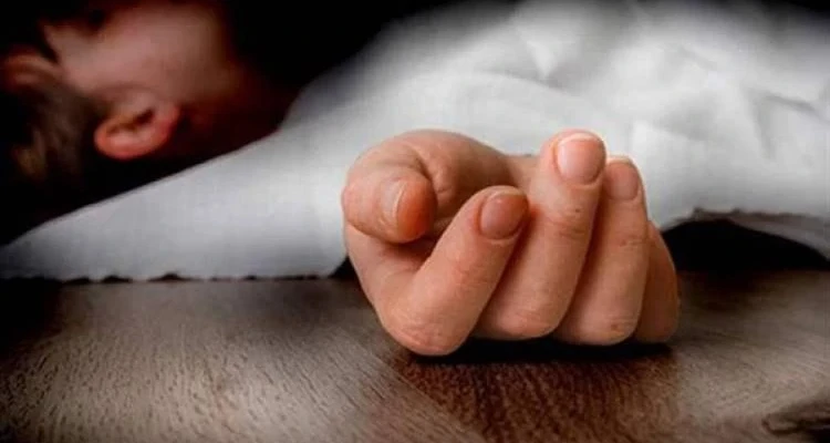 لأنها لم تستطع شراء ملابس العيد.. طفلة سورية تنهي حياتها بريف ديرالزور
