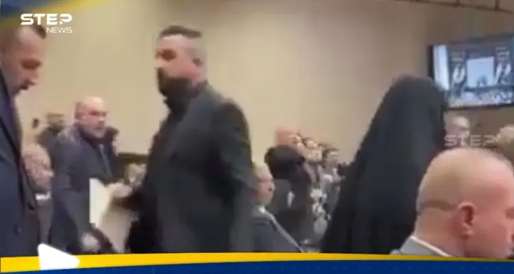 بالفيديو|| بعد انتهاء جلسة سرية.. أعضاء من البرلمان العراقي يهتفون بالموت لأمريكا وإسرائيل: أخبار
