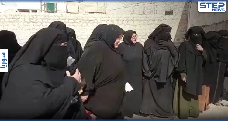 بالفيديو|| تسقط هيئة تحرير الشام... مظاهرات نسائية ترفع شعارات مناوئة للهيئة وزعيمها نصرةً لأبنائهن وأزواجهن