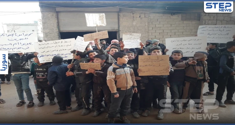 عدسة ستيب ترصد احتجاجات لنازحي مخيمات الشمال السوري ضد المنظمات الاغاثية